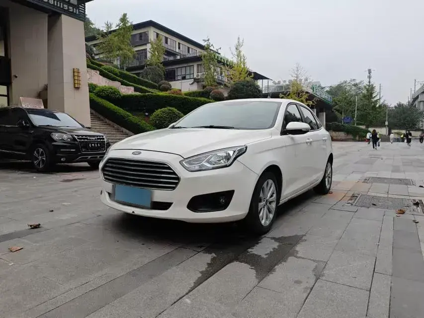 2015 Ford Escort 1.5L 113HP L4 6AT