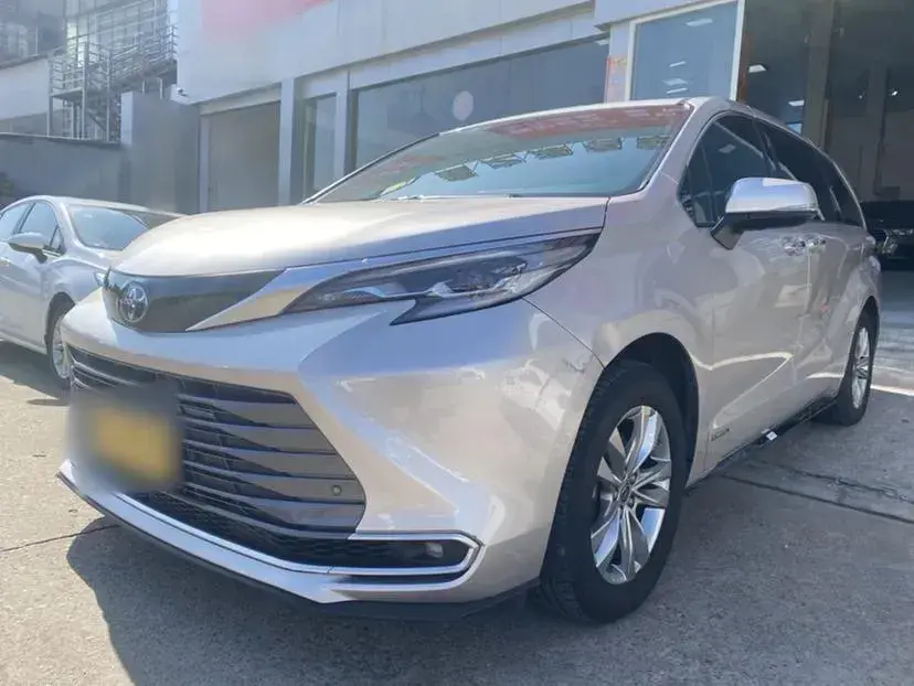 2021 Toyota Sienna 2.5L 192HP L4 E-CVT Hybrid