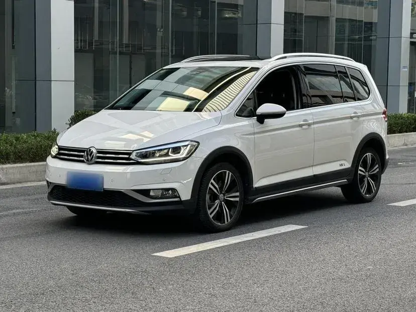 2018 Volkswagen Touran 1.4T 150HP L4 7DCT