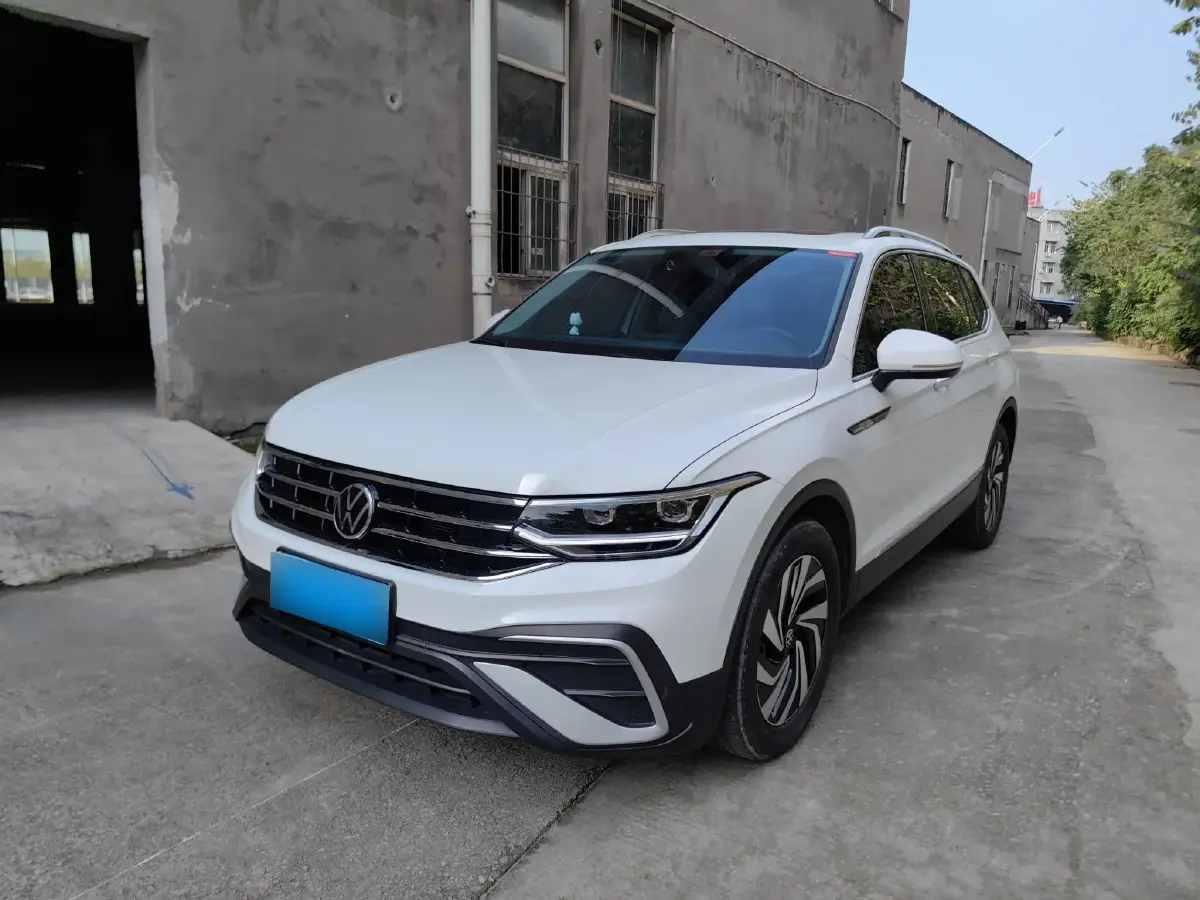 2023 Volkswagen Tiguan L 2.0T 186HP L4 7DCT