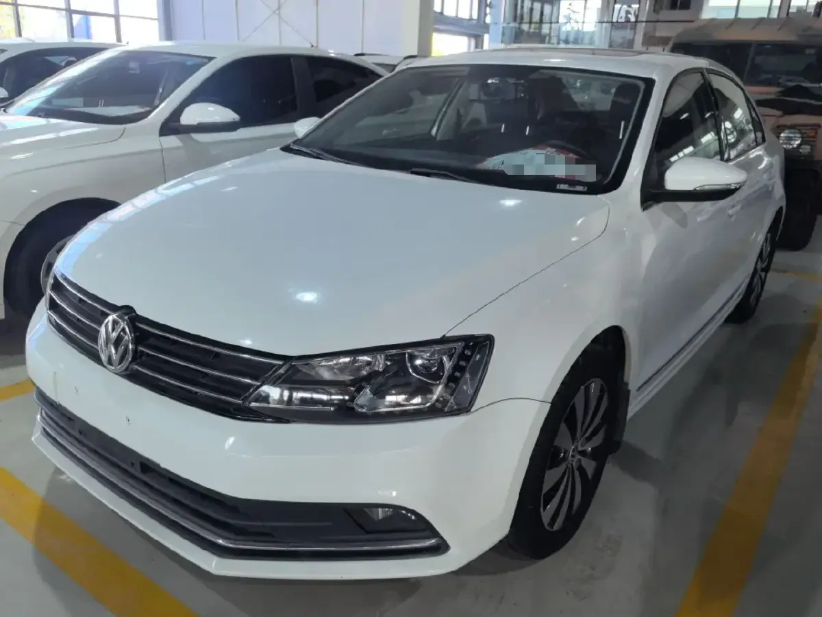 2017 Volkswagen Sagitar 1.4T 131HP L4 7DCT