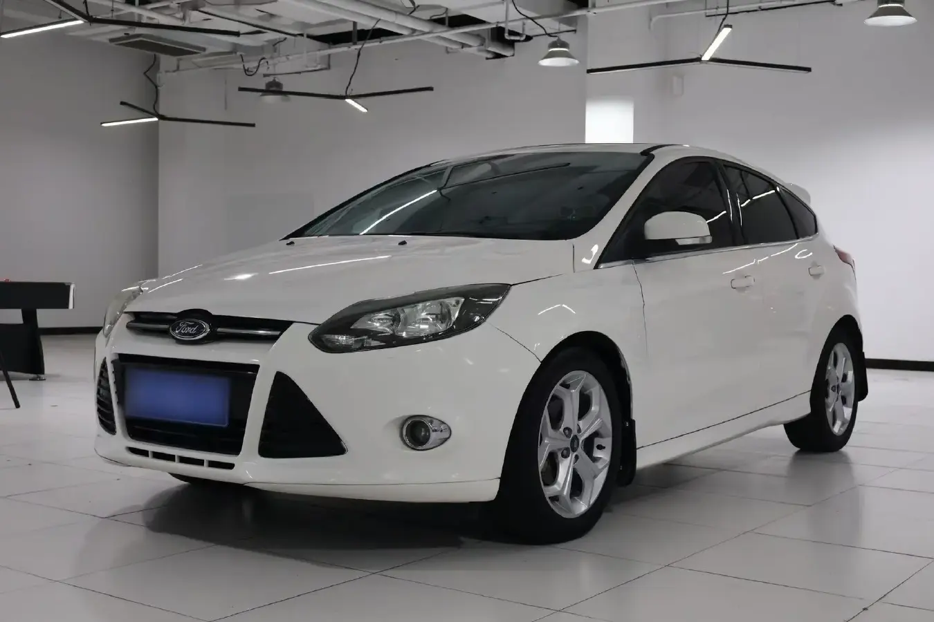 2012 Ford Focus 2.0L 170HP L4 5MT