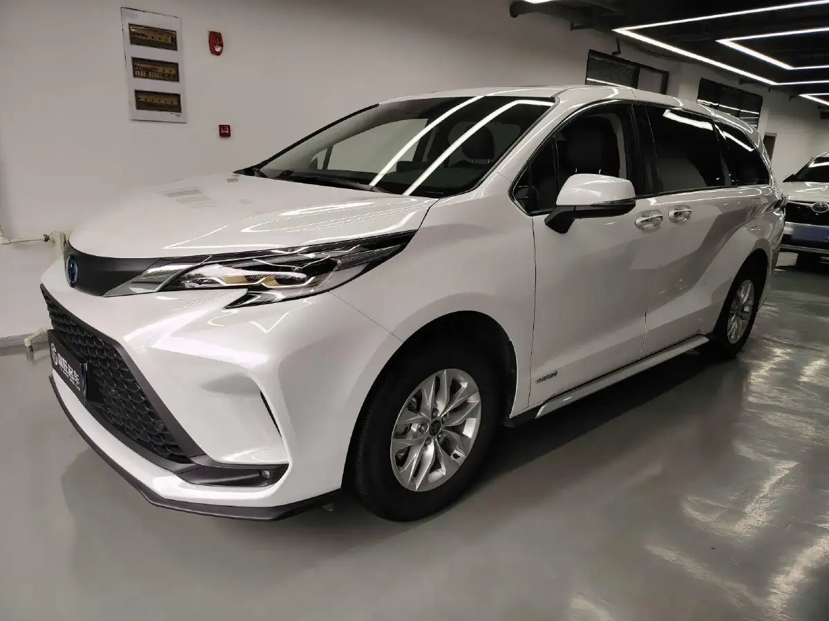 2023 Toyota Granvia 2.5L 189HP L4 E-CVT Hybrid