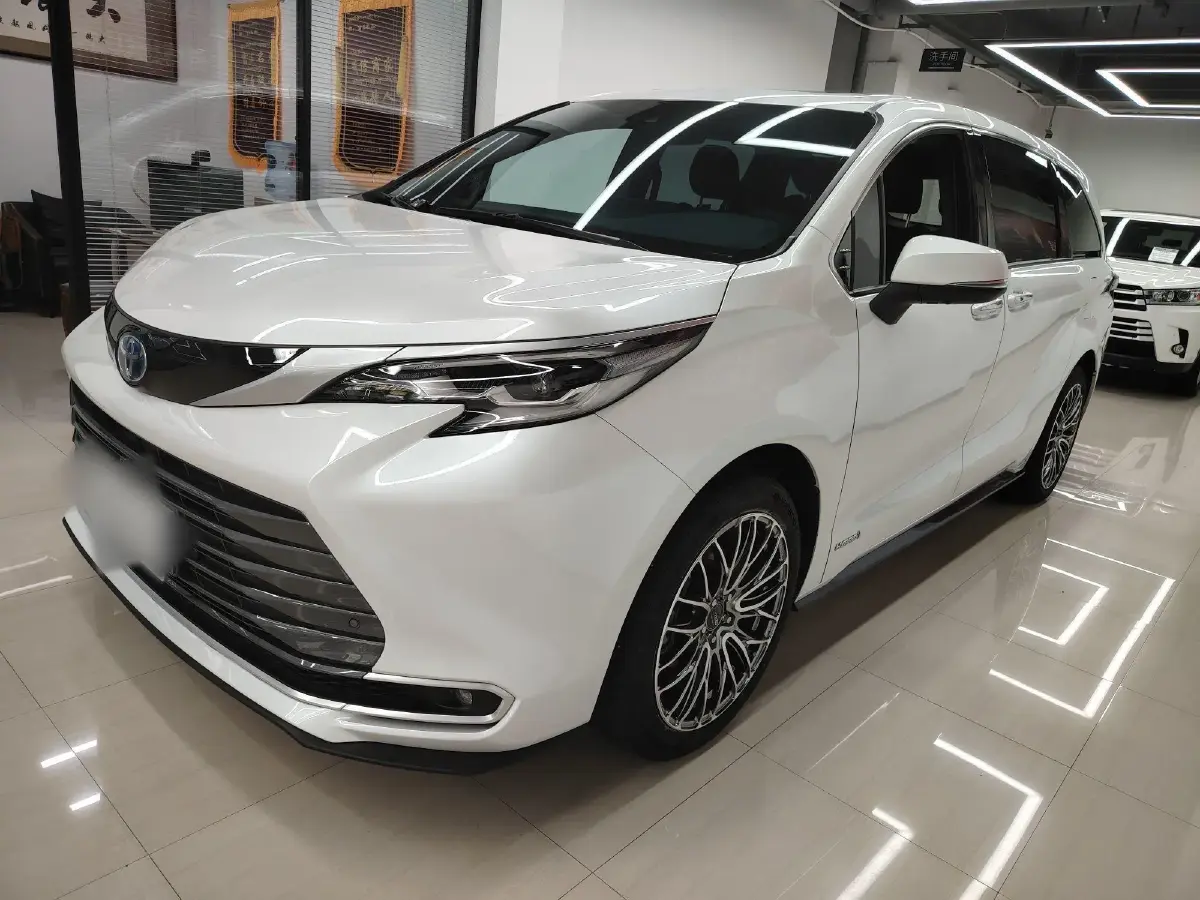 2023 Toyota Sienna 2.5L 189HP L4 E-CVT Hybrid