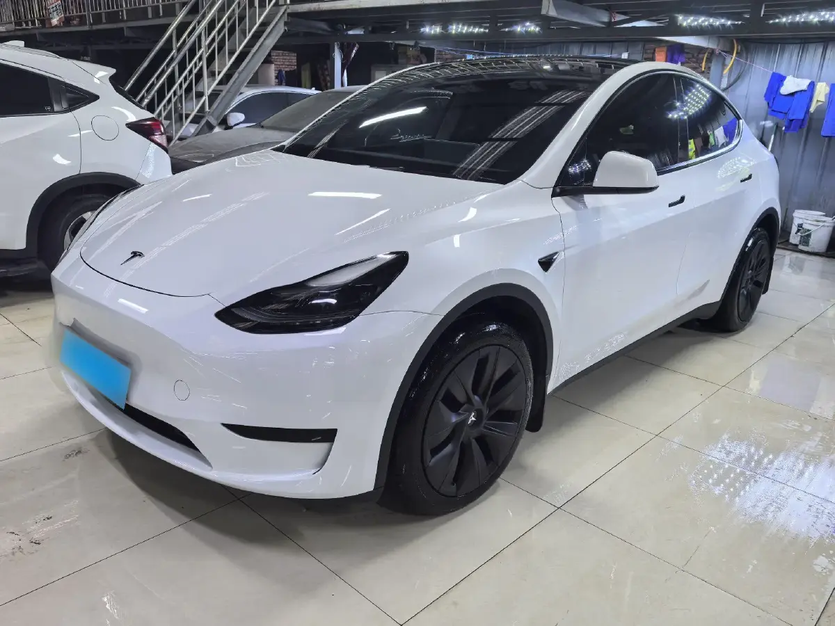 2024 Tesla Model Y BEV 60KWH