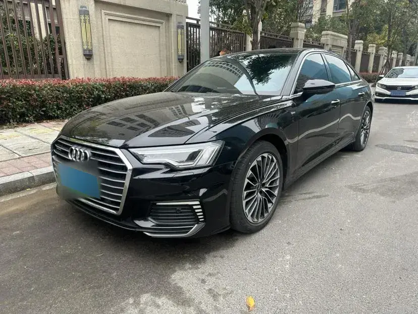 2022 Audi A6L 2.0T 252HP L4 7DCT PHEV 14.1KWH