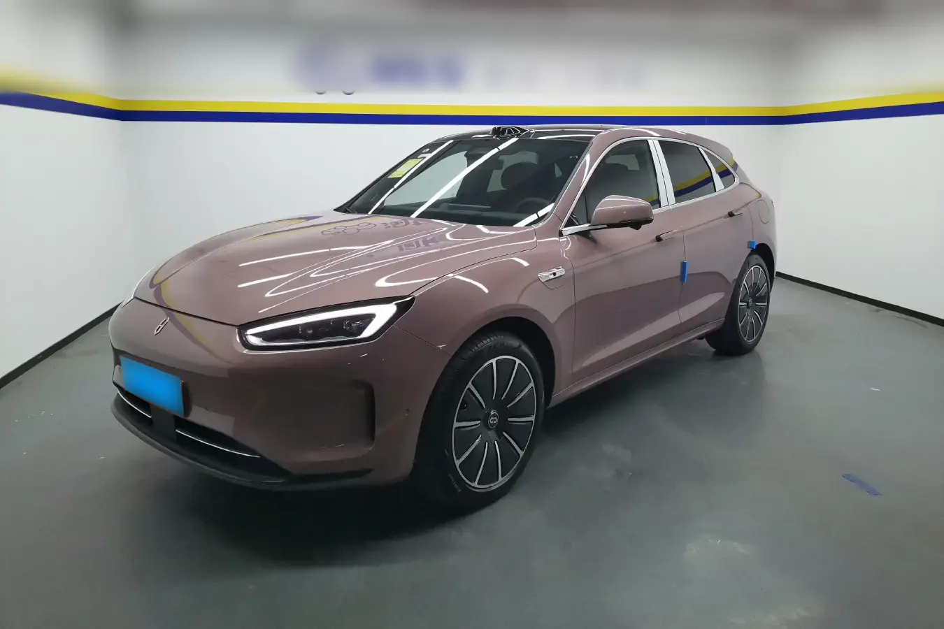 2023 HIMA M5 BEV 80KWH