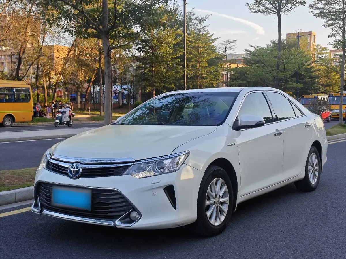 2015 Toyota Camry 2.5L 160HP L4 E-CVT Hybrid