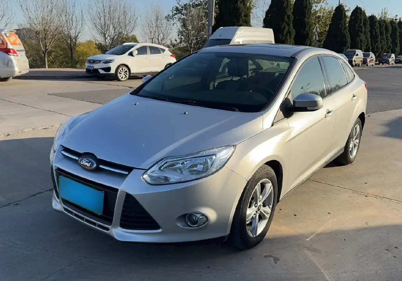 2012 Ford Focus 1.6L 125HP L4 5MT