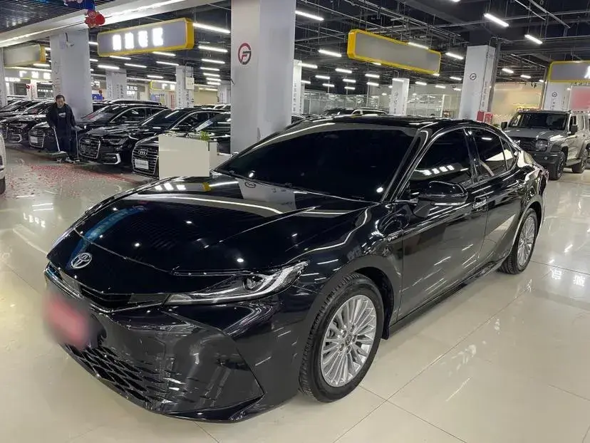 2024 Toyota Camry 2.0L 152HP L4 E-CVT Hybrid