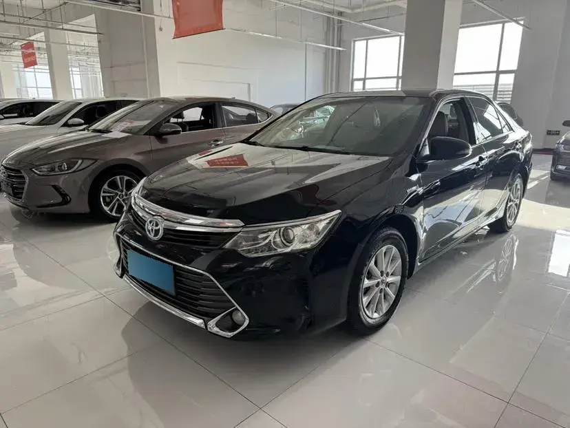 2015 Toyota Camry 2.5L 160HP L4 E-CVT Hybrid