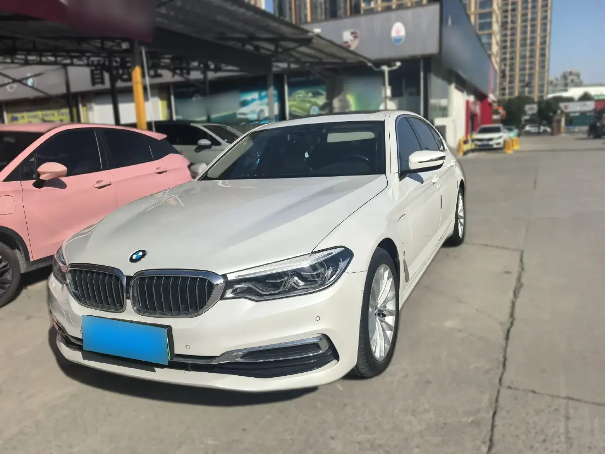 2019 BMW 5 Series 2.0T 184HP L4 8AT PHEV 13KWH