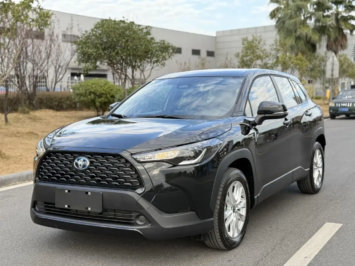 2023 Toyota Corolla Cross 2.0L 152HP L4 E-CVT Hybrid