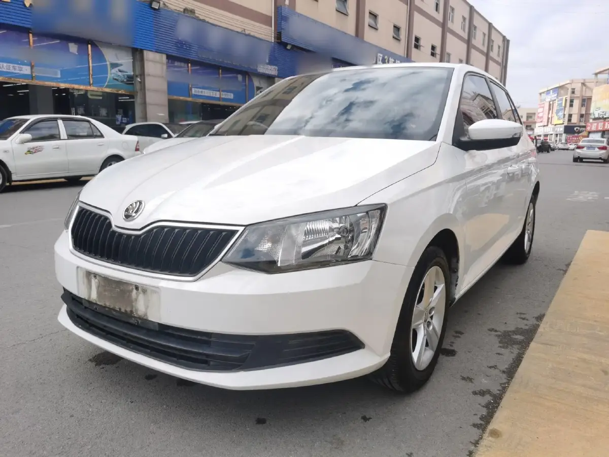2017 Skoda Fabia 1.4L 90HP L4 5MT