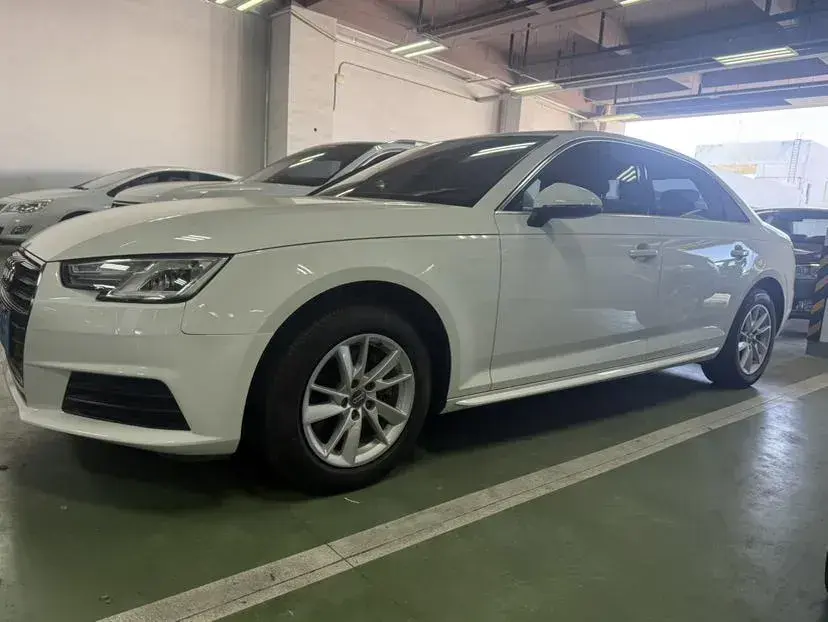 2017 Audi A4L 2.0T 190HP L4 7DCT