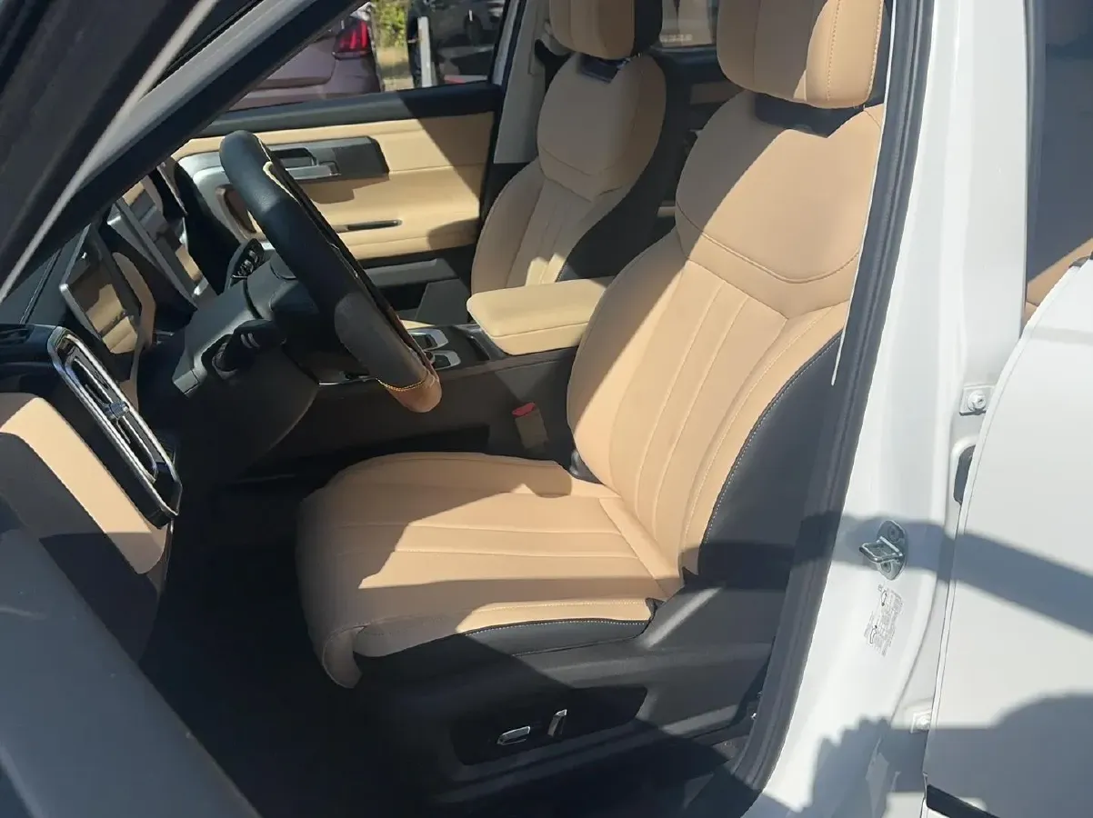 2023 Chery Exploration 06 1.6T 197HP L4 7DCT,autocango,china used car exporter,china ev exporter,chinese used car exporter,chinese used ev exporter