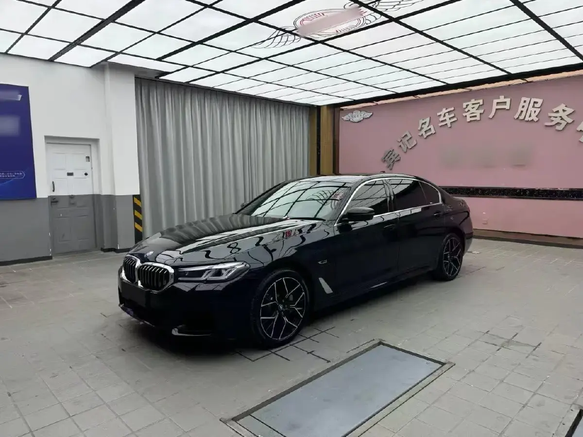 2022 BMW 5 Series 2.0T 184HP L4 8AT PHEV 17.7KWH