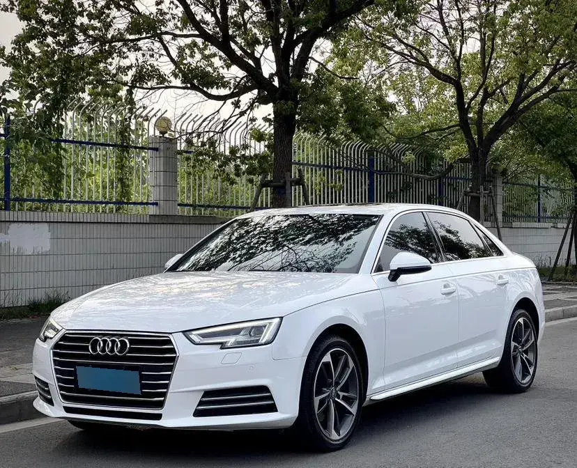 2017 Audi A4L 2.0T 190HP L4 7DCT