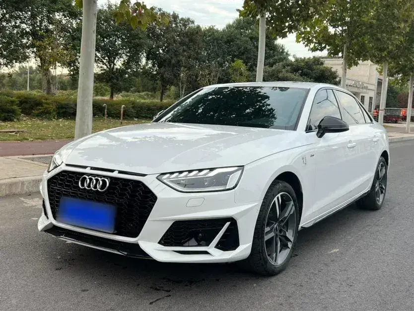 2022 Audi A4L 2.0T 190HP L4 7DCT