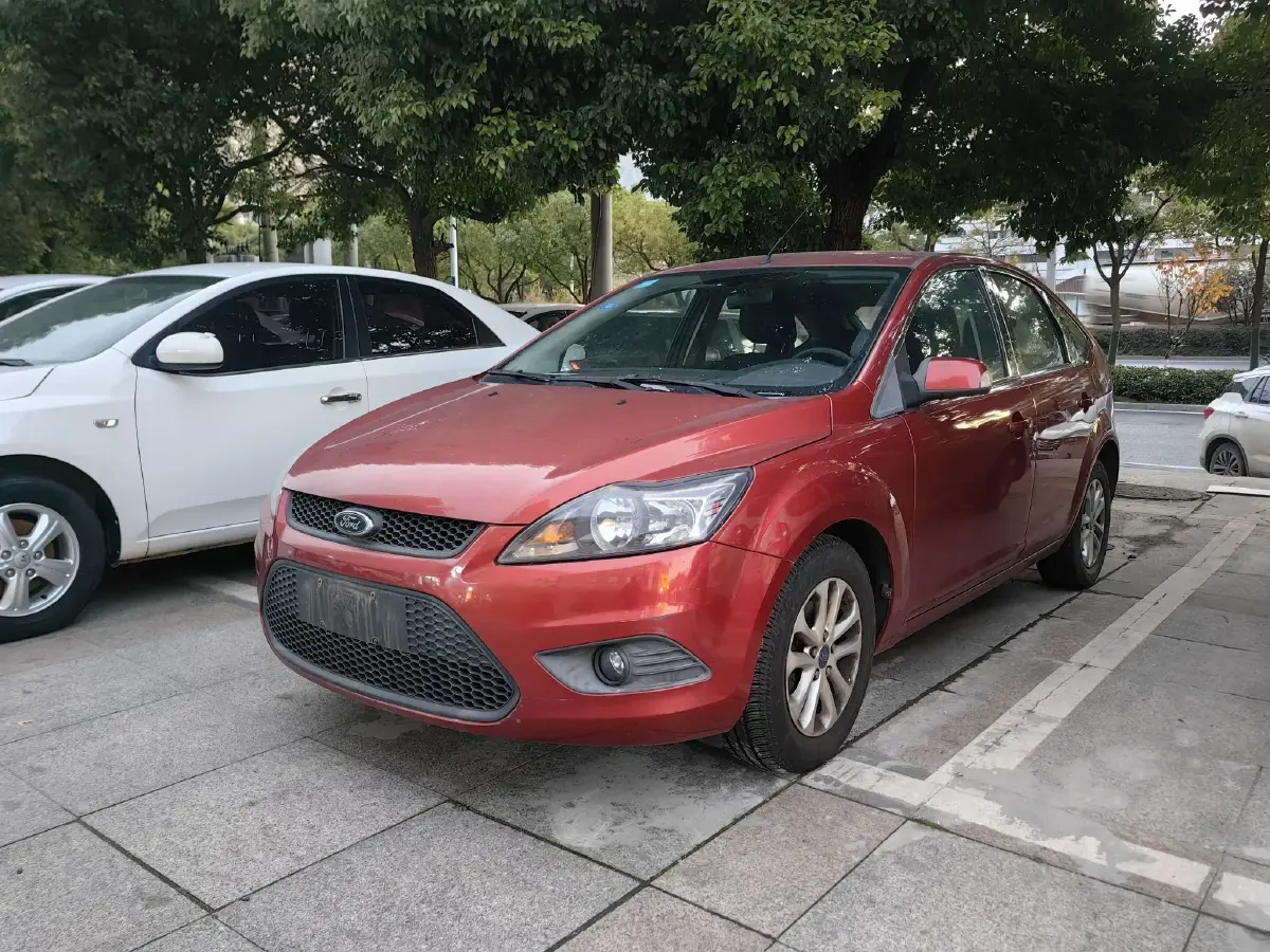 2013 Ford Focus 1.8L 124HP L4 5MT