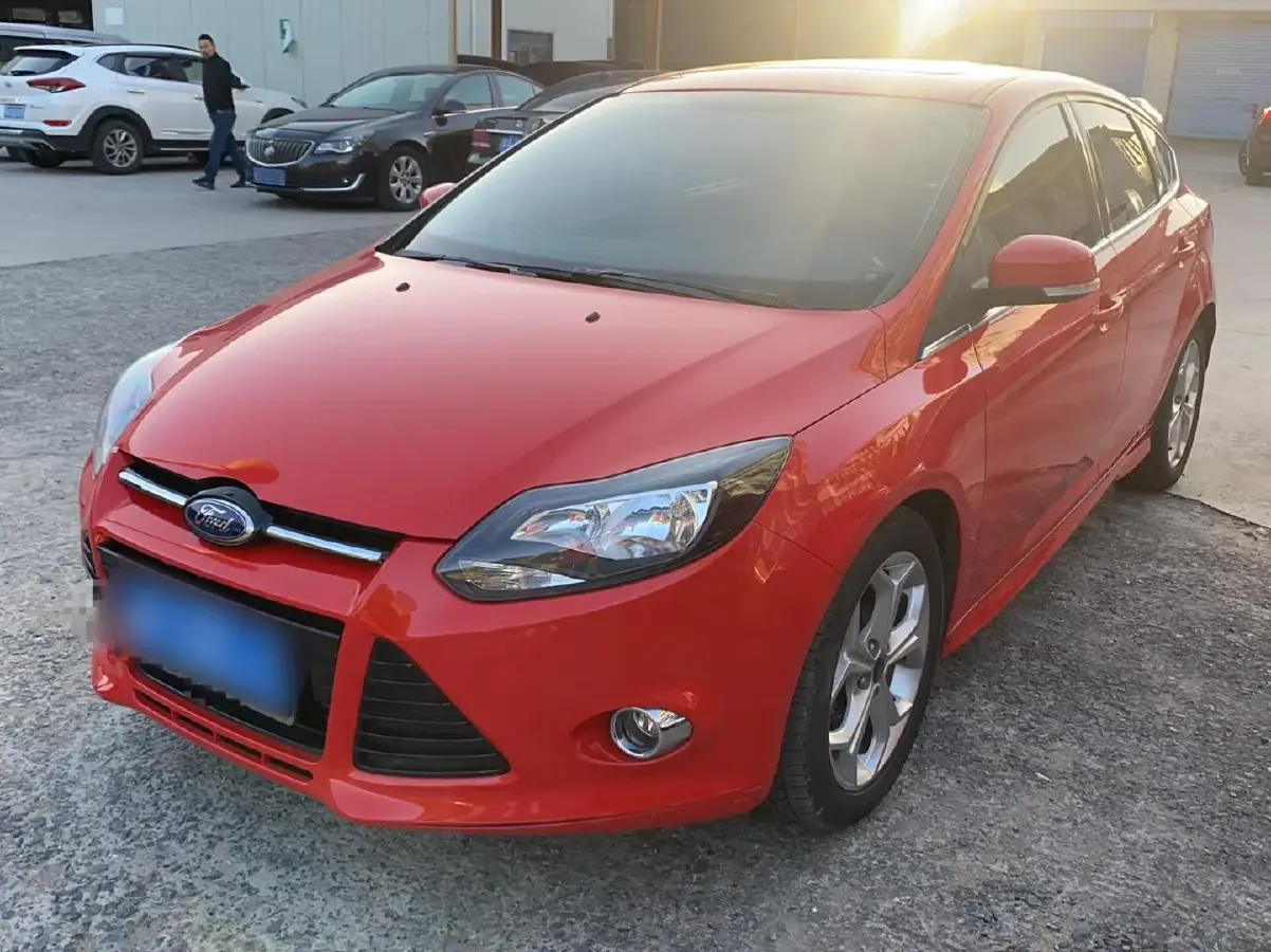 2012 Ford Focus 2.0L 170HP L4 5MT