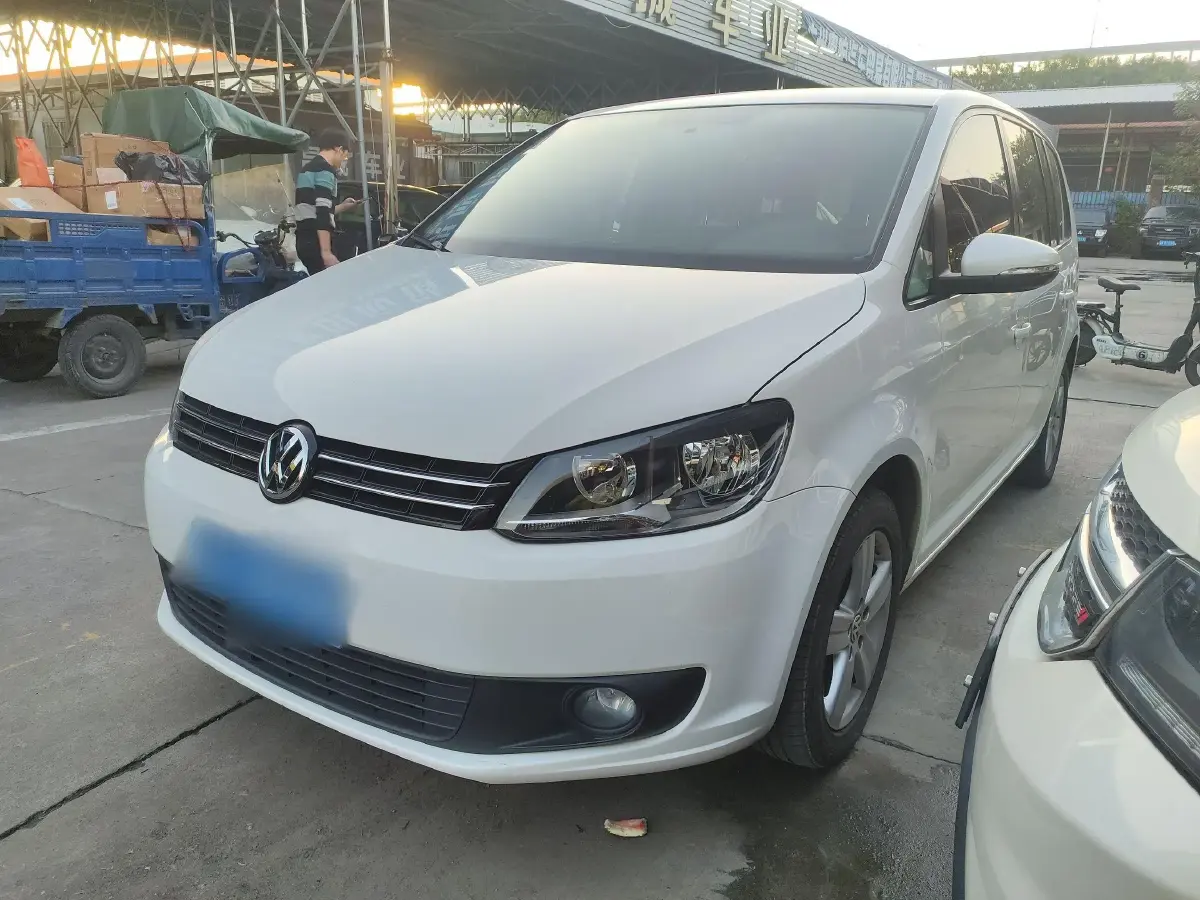 2015 Volkswagen Touran 1.4T 131HP L4 5MT