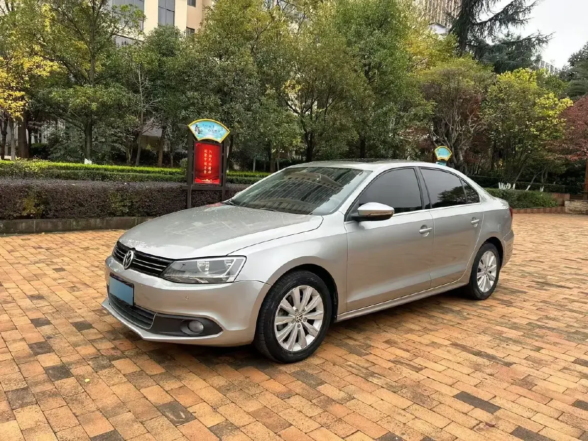 2014 Volkswagen Sagitar 1.4T 131HP L4 7DCT