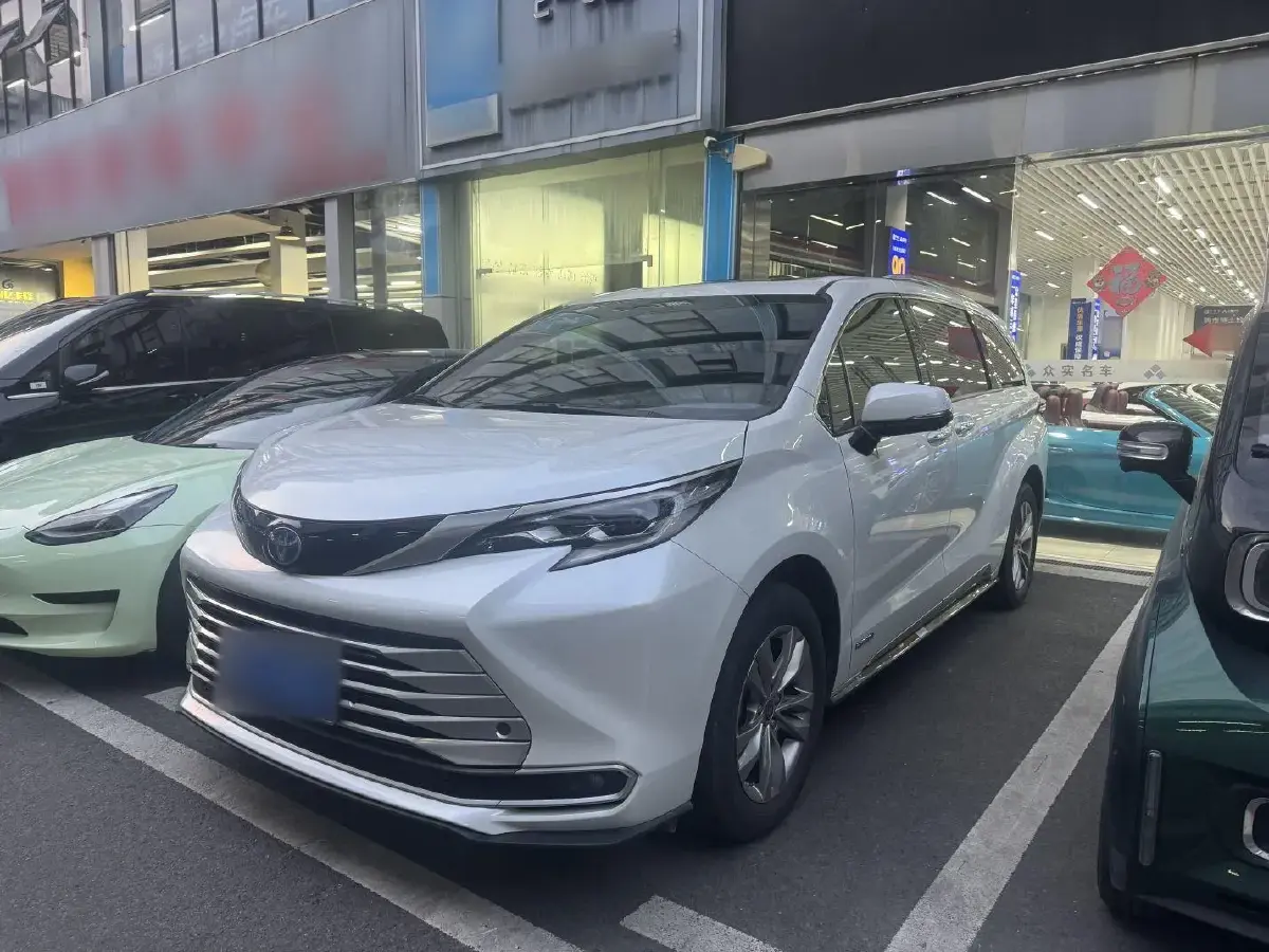 2021 Toyota Sienna 2.5L 192HP L4 E-CVT Hybrid