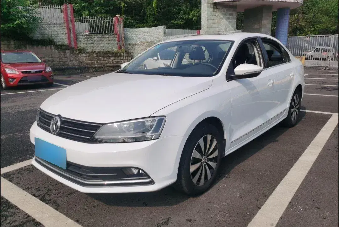 2017 Volkswagen Sagitar 1.6L 110HP L4 5MT