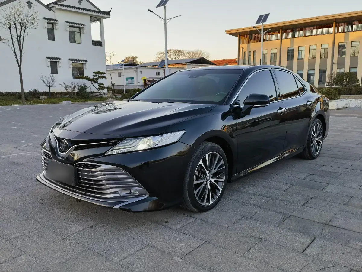 2019 Toyota Camry 2.5L 209HP L4 8AT