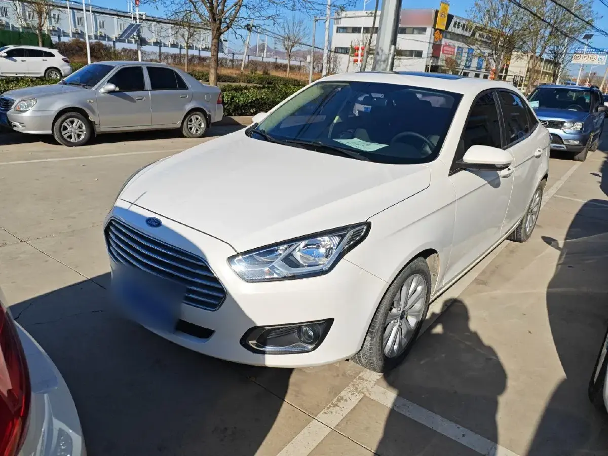 2015 Ford Escort 1.5L 113HP L4 5MT