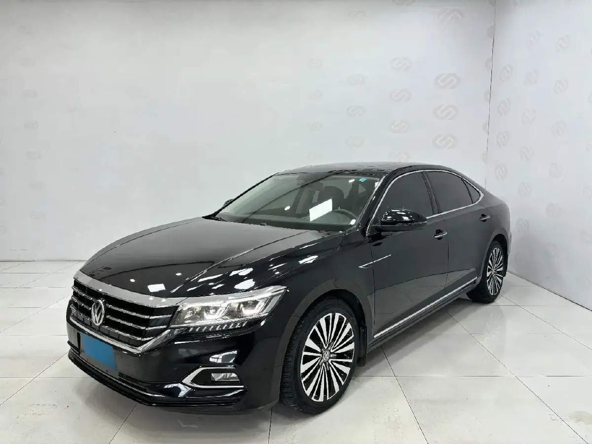 2019 Volkswagen Passat 2.0T 220HP L4 7DCT
