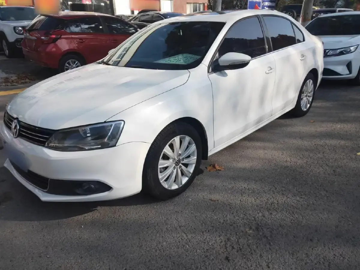 2014 Volkswagen Sagitar 1.6L 105HP L4 5MT