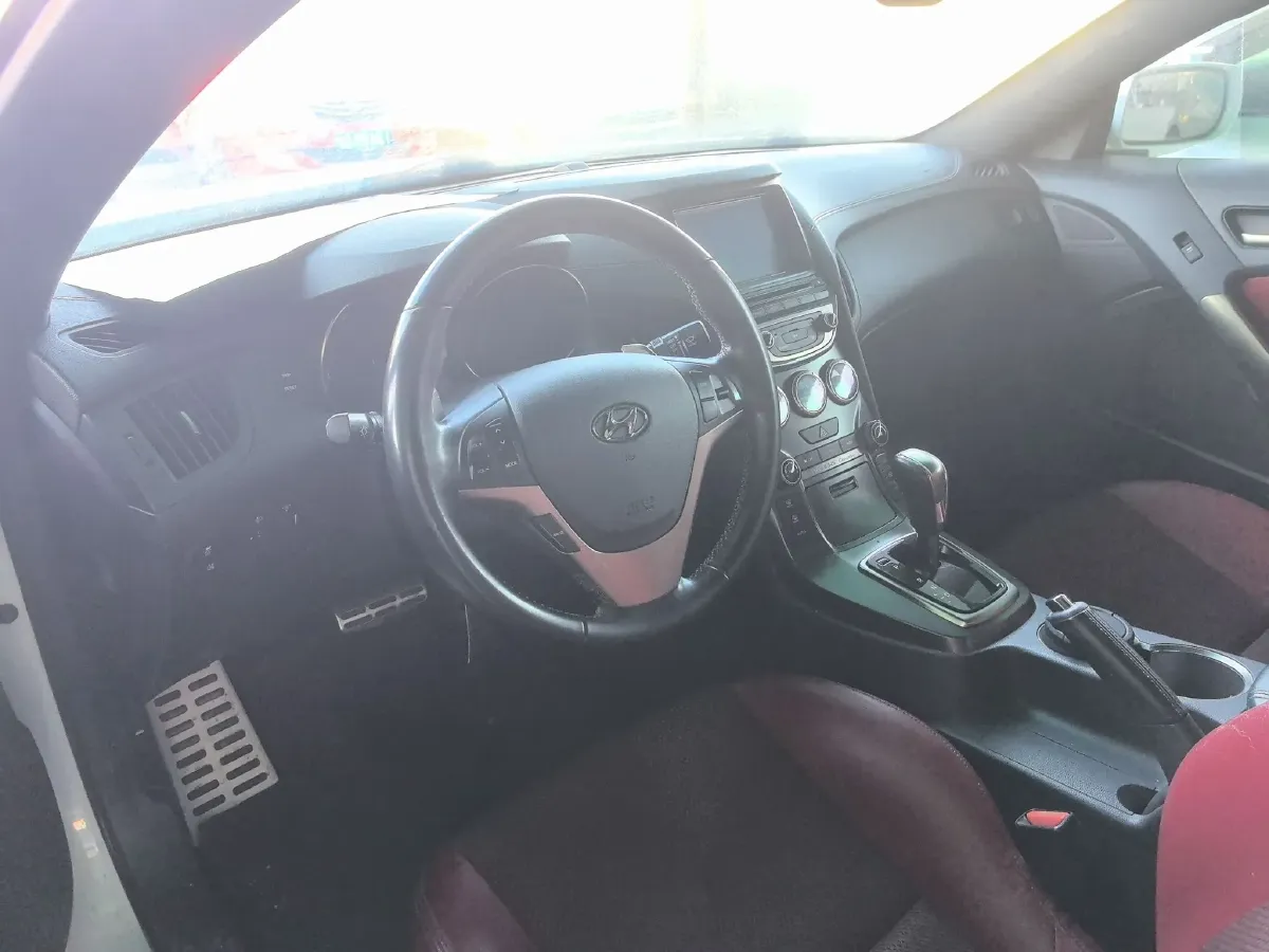 2012 Hyundai Rohens-Coupe 2.0T 260HP L4 8AT,autocango,china used car exporter,china ev exporter,chinese used car exporter,chinese used ev exporter