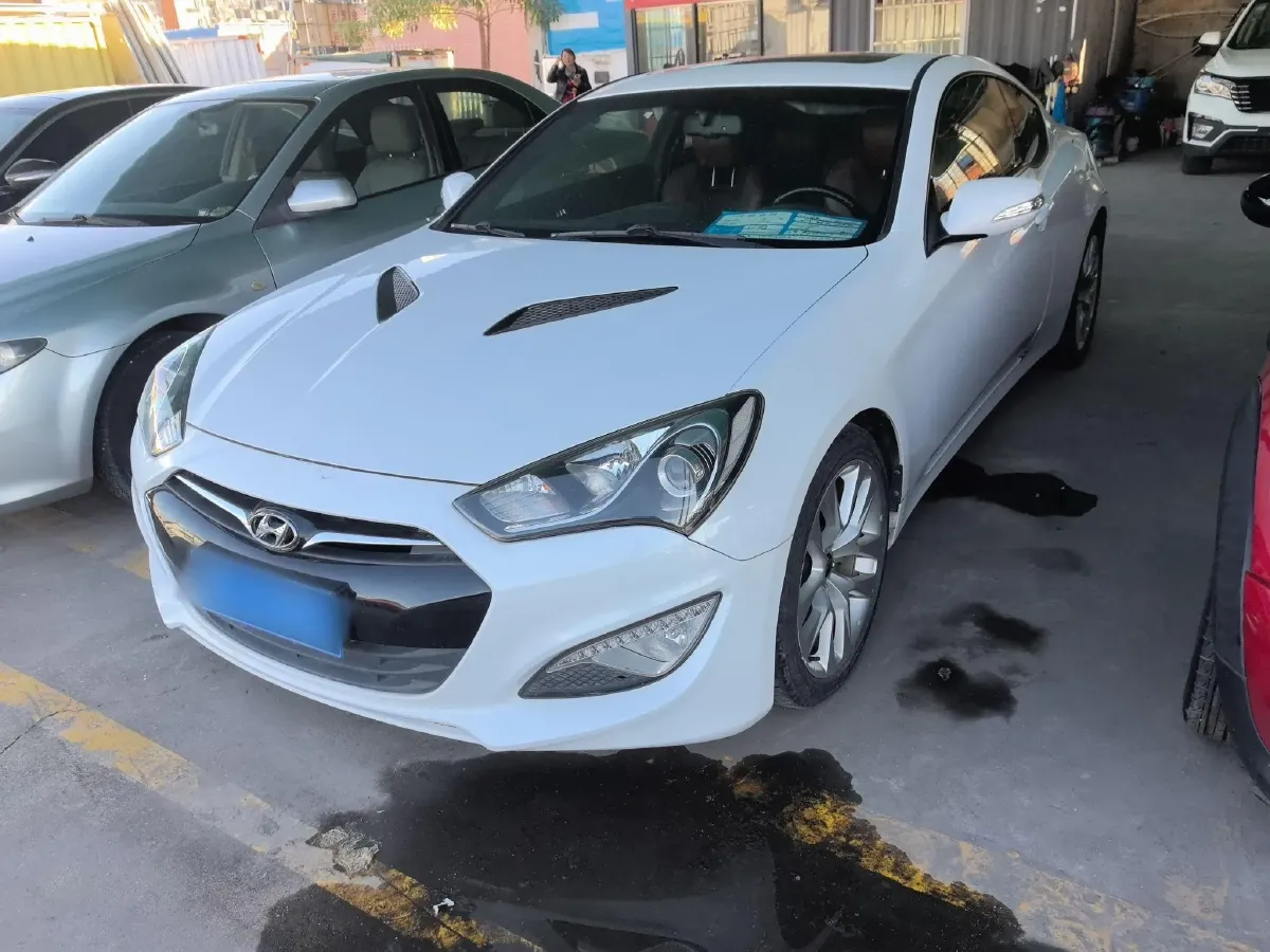 2012 Hyundai Rohens-Coupe 2.0T 260HP L4 8AT,autocango,china used car exporter,china ev exporter,chinese used car exporter,chinese used ev exporter
