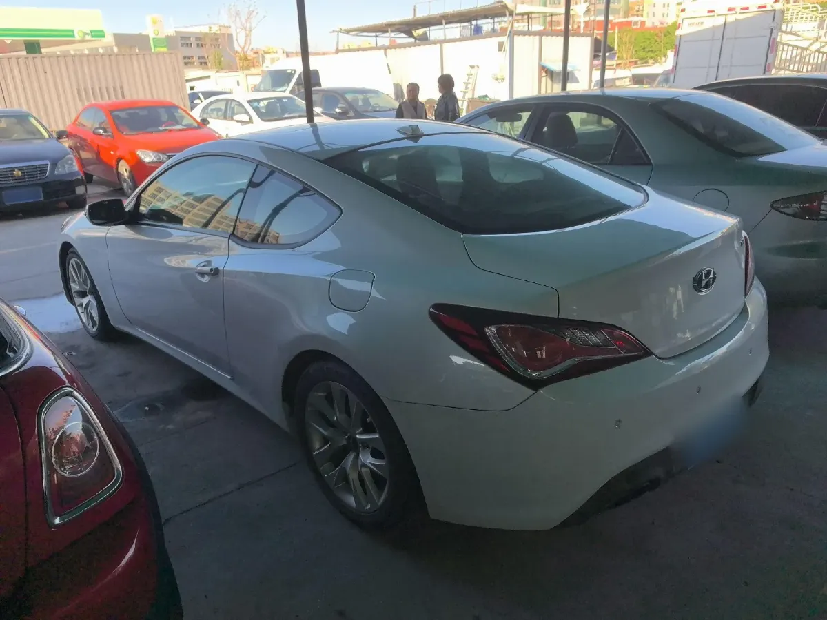 2012 Hyundai Rohens-Coupe 2.0T 260HP L4 8AT,autocango,china used car exporter,china ev exporter,chinese used car exporter,chinese used ev exporter