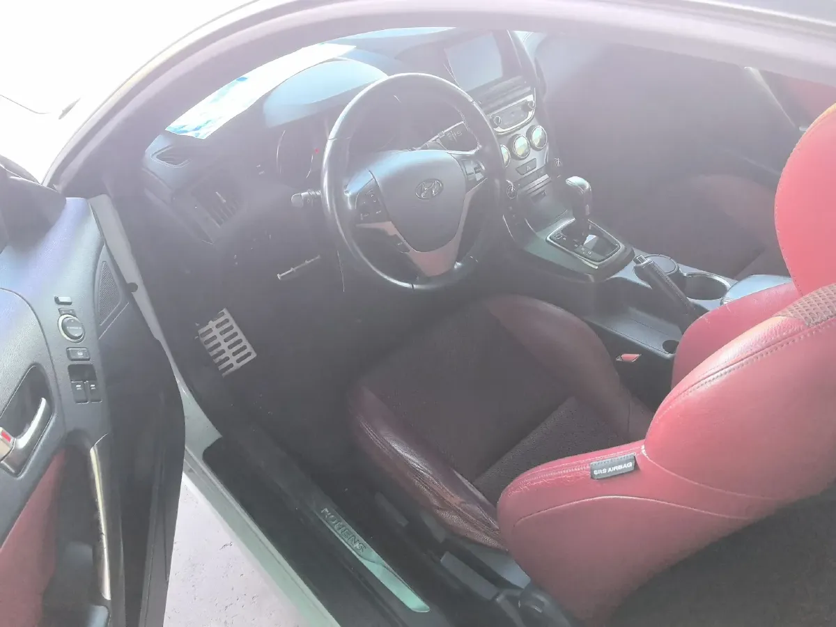 2012 Hyundai Rohens-Coupe 2.0T 260HP L4 8AT,autocango,china used car exporter,china ev exporter,chinese used car exporter,chinese used ev exporter