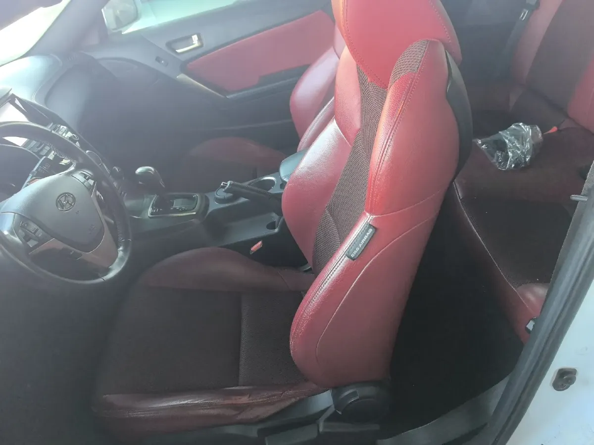 2012 Hyundai Rohens-Coupe 2.0T 260HP L4 8AT,autocango,china used car exporter,china ev exporter,chinese used car exporter,chinese used ev exporter