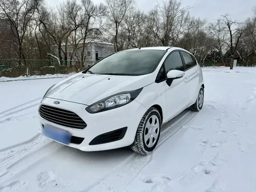 2013 Ford Fiesta 1.5L 110HP L4 5MT