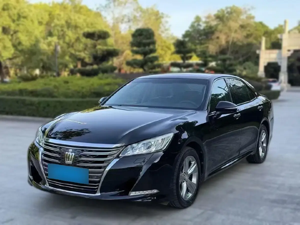 2015 Toyota Crown 2.0T 235HP L4 8AT