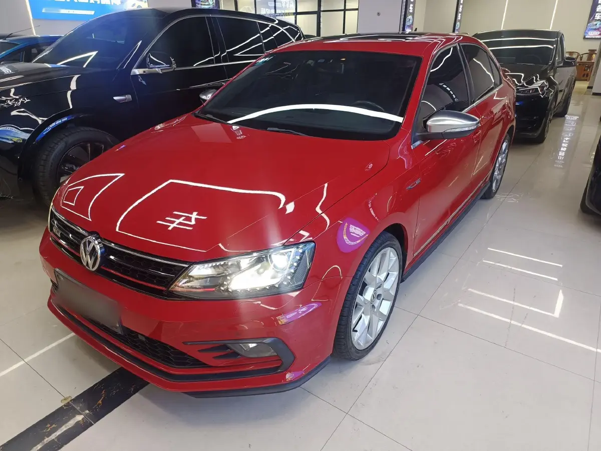2016 Volkswagen Sagitar 2.0T 200HP L4 6DCT