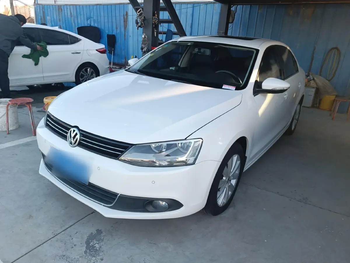 2014 Volkswagen Sagitar 1.4T 131HP L4 7DCT