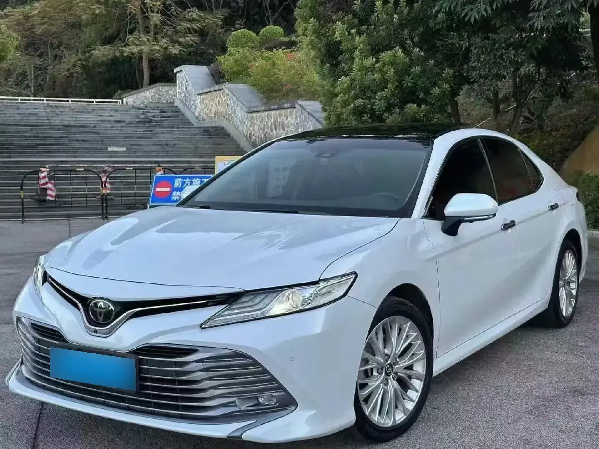 2019 Toyota Camry 2.5L 209HP L4 8AT