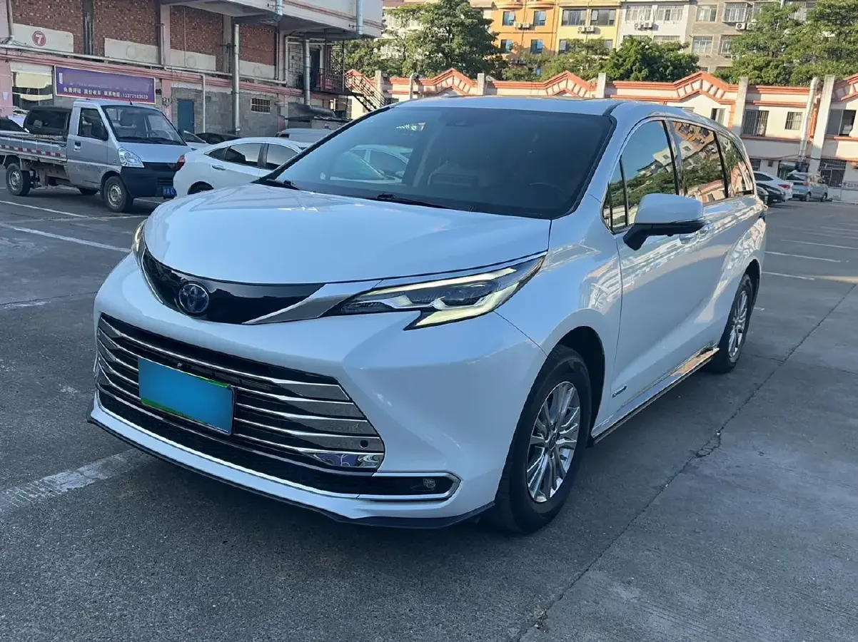 2021 Toyota Sienna 2.5L 192HP L4 E-CVT Hybrid