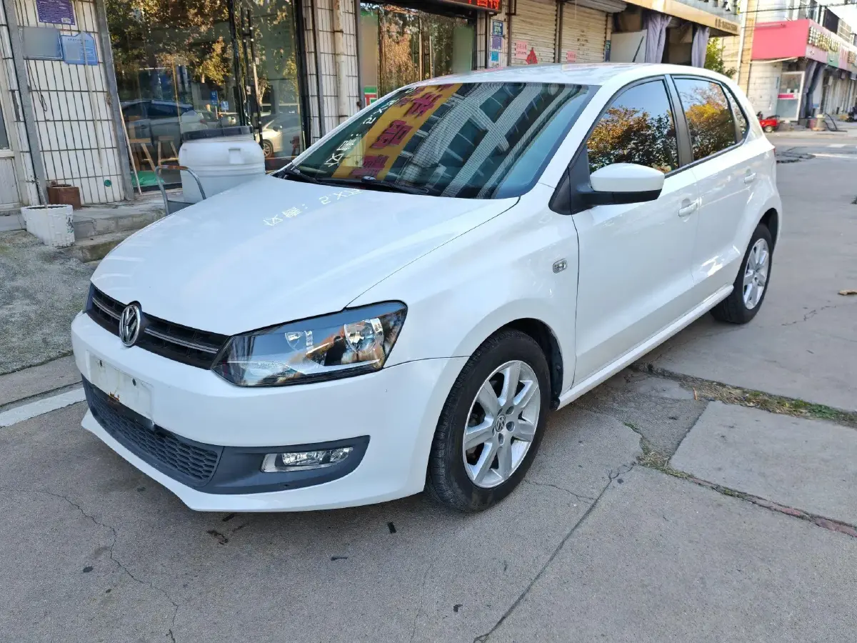 2013 Volkswagen Polo 1.4L 86HP L4 6AT