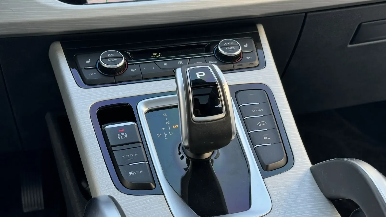 2020 Geely Azkarra 1.8T 184HP L4 7DCT,autocango,china used car exporter,china ev exporter,chinese used car exporter,chinese used ev exporter