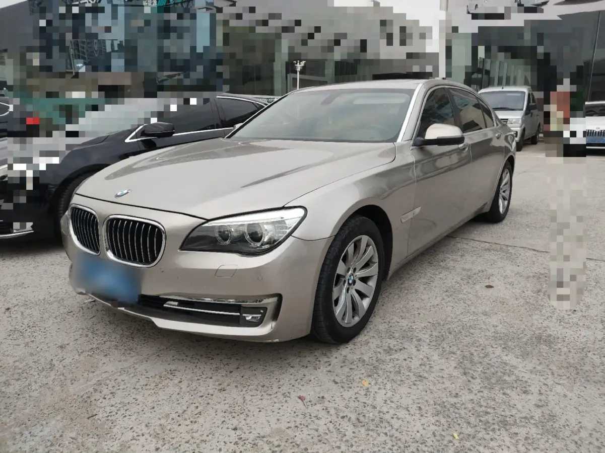 2013 BMW 7 Series 3.0T 320HP L6 8AT