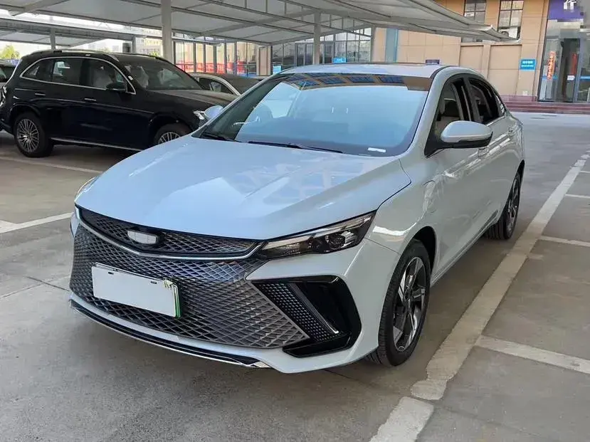 2022 Geely Emgrand L HiP 1.5T 181HP L4 3DHT PHEV 15.5KWH