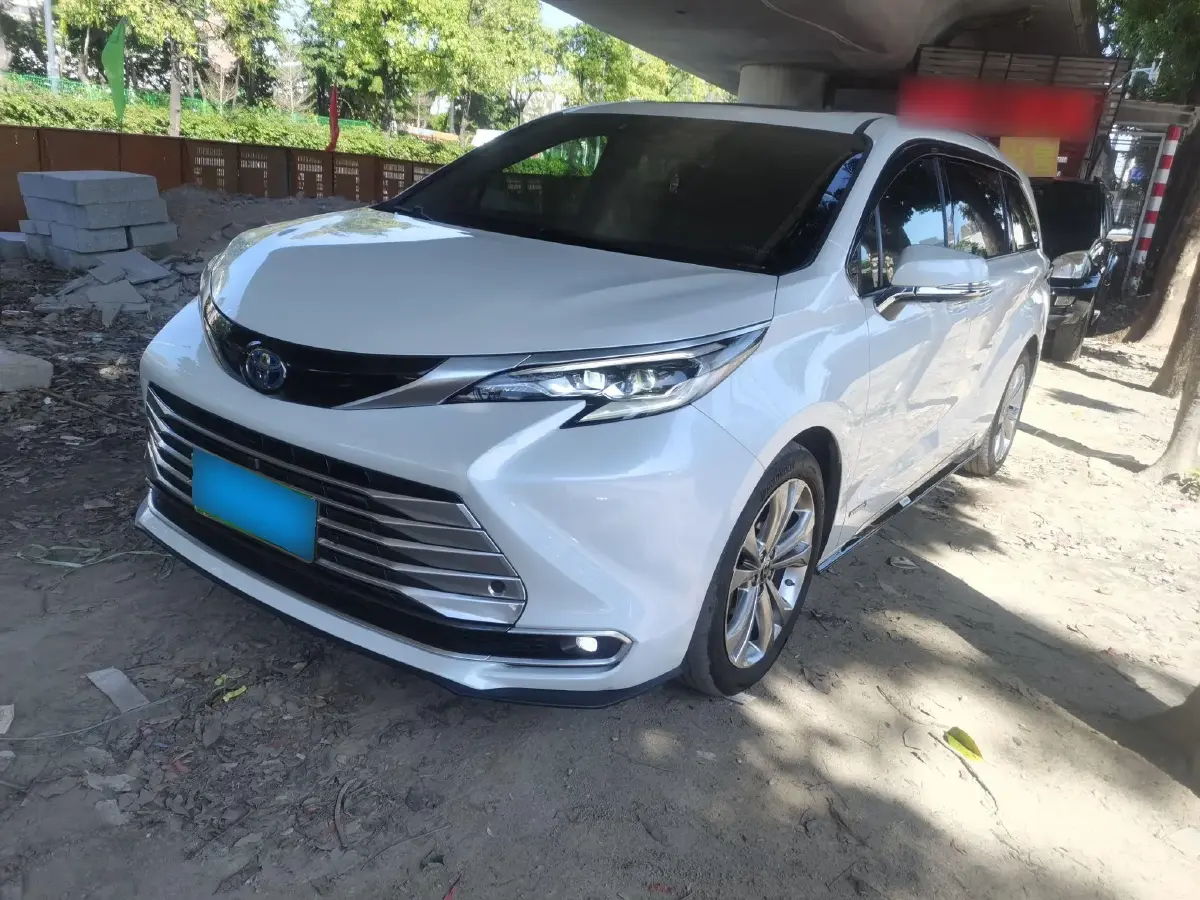 2021 Toyota Sienna 2.5L 192HP L4 E-CVT Hybrid