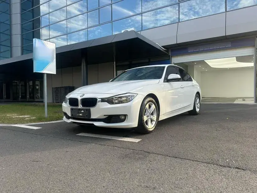 2013 BMW 3 Series 2.0T 184HP L4 8AT